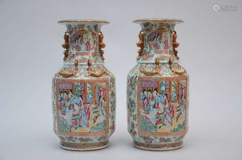 A pair of Chinese Canton porcelain vases with gilt decoration (h43.5cm) (*)