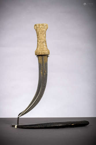 A Persian dagger with sculpted handle and Koftgari blade, Qajar 18th - 19th century (36 cm)