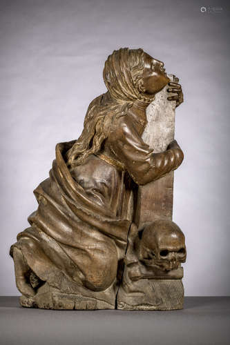 Fragment of a 'Lamentation' in walnut, 16th - 17th century (89 cm)