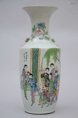 Vase in Chinese porcelain 'ladies with children' (58,5 cm)