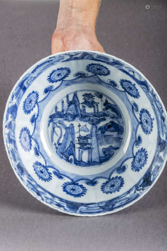 Kraak' bowl in Chinese blue and white porcelain, Wanli period (11x22 cm)