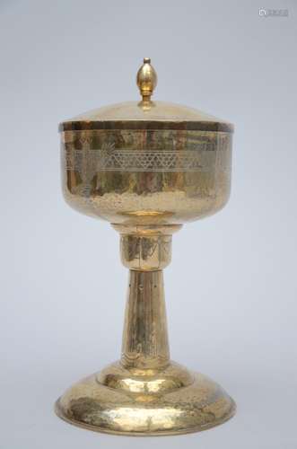 A silver Art Deco chalice (h 25 cm)