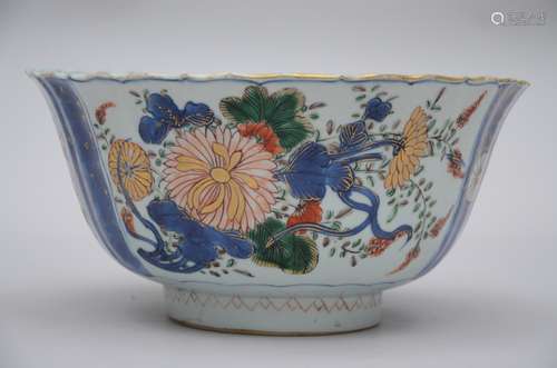 Lobed bowl in Chinese famille verte porcelain, Kangxi period (13x25.5 cm)