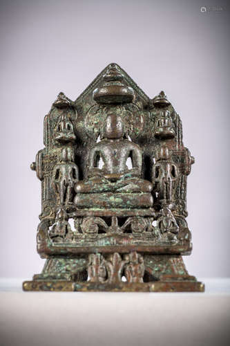 Jain shrine in bronze inlaid with silver, 14th to 16th century (inscriptions) (10 cm)