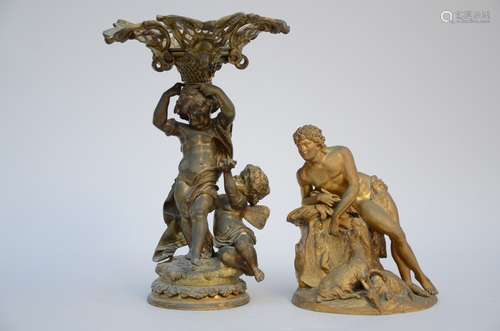 Lot: bronze statue 'shepherd' and bronze pedestal 'putto' (27x20x16)(40x26)