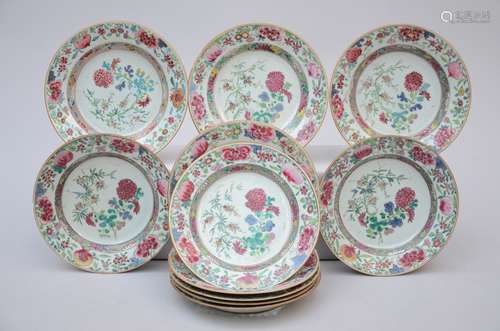 A series of 11 plates in Chinese porcelain famille rose porcelain 'flowers', 18th century (dia 22