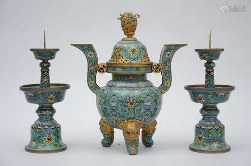 A three-piece Chinese altar set in cloisonné, Qing dynasty (h 36 - 45 cm)