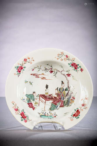 A barber dish in Chinese porcelain 'lady at the table', Yonghzeng period (28 cm) (*)