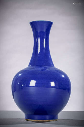 A vase in Chinese blue and white porcelain, Guangxu mark and period (h 40 cm)