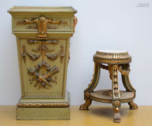 Lot: a square and a round pedestal in painted wood (h 60 - 85 cm)