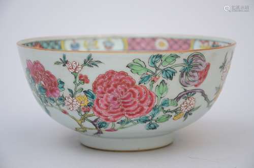 Bowl in Chinese famille rose porcelain 'flowers', Qianlong period (9x20 cm)