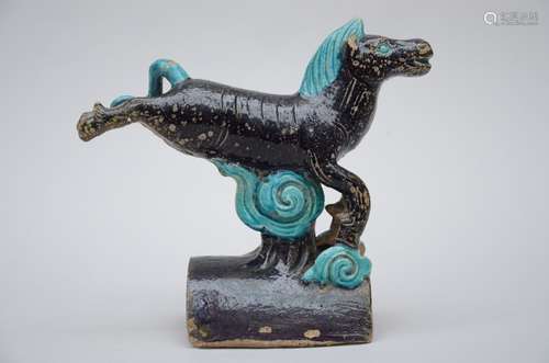 A rooftile in stoneware with lead glaze 'flying horse', Ming dynasty (25x28x12 cm) (*)