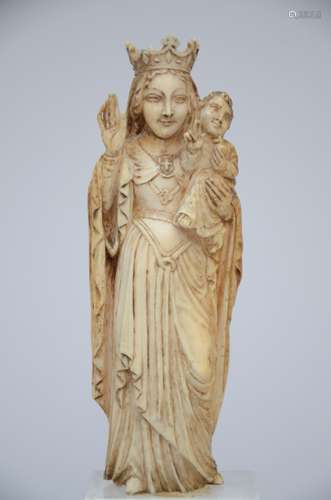 Ivory sculpture 'Madonna and Child',19th century (13cm) (*)