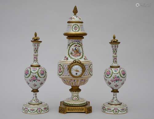 Assembled clock set in ceramic with gilt bronze 'pheasants' (47cm)