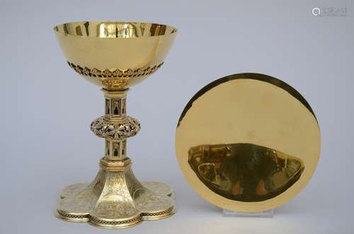 Gothic revival chalice in vermeil with paten and spoon, The Netherlands (22x17 cm)