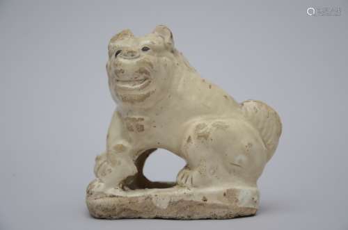 Chinese foo lion in Cizhou stoneware, possibly Yuan - Ming dynasty (11x10x7 cm)
