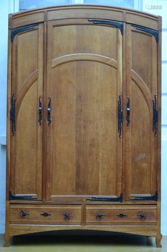 Art Nouveau bedroom in oak, probably by Serrurier Bovy (5 pieces)