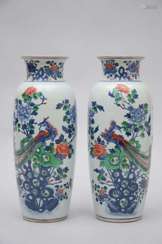 A pair of vases in Chinese Wucai porcelain 'phoenixes' (45 cm) (*)