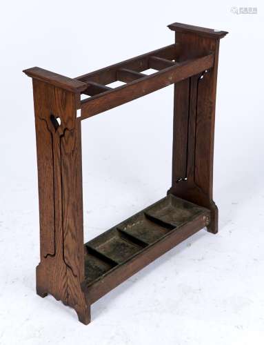 AN OAK ARTS & CRAFTS STICK STAND, C1900, THE PIERCED ENDS WITH SINUOUS TRAIL AND HEART MOTIFS,