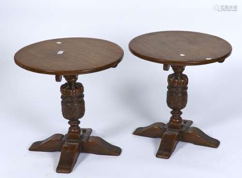 A PAIR OF REPRODUCTION OAK OCCASIONAL TABLES, THE CIRCULAR TOPS ON FOUR SCROLL SUPPORTS AND