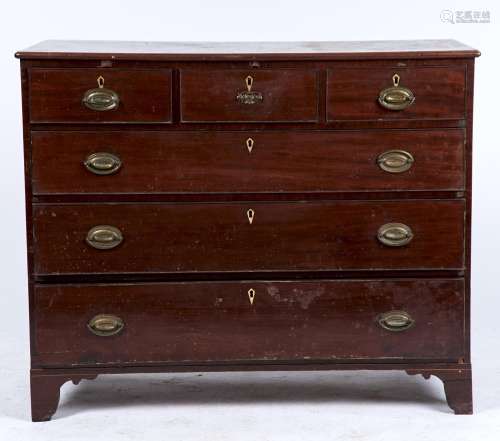 A REGENCY MAHOGANY CHEST OF DRAWERS, C1820, THE RECTANGULAR TOP WITH OVOLO MOULDING ABOVE THREE