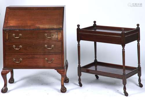 A MAHOGANY BUREAU, C1930, THE GADROONED CROSSBANDED FLAP REVEALING CONVENTIONALLY FITTED INTERIOR