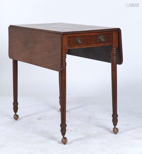A GEORGE IV MAHOGANY PEMBROKE TABLE, C1830, FIGURED TOP WITH PAIR OF ROUNDED RECTANGULAR LEAVES,