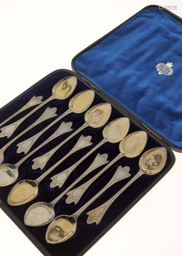 A COMPOSED SET OF TWELVE VICTORIAN SILVER ICE SPADES, THE MAJORITY BY HOLLAND, ALDWINCKLE AND