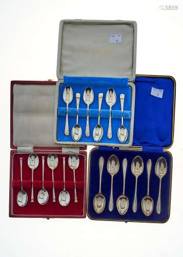 A SET OF SIX GEORGE V SILVER COFFEE SPOONS BY HARRISON BROTHERS AND HOWSON, SHEFFIELD 1919, CASED