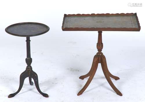A BLACK JAPANNED WINE TABLE IN GEORGE III STYLE, C1960, THE CIRCULAR DISH TOP WITH A PAGODA, CRANE