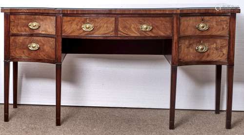 A GEORGE III SERPENTINE MAHOGANY SIDEBOARD, C1800, FITTED WITH AN ARRANGEMENT OF DRAWERS AND