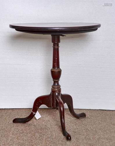 A GEORGE III MAHOGANY TRIPOD TABLE, LATE 18TH C, THE ROUND TOP ON VASE KNOPPED PILLAR, 69CM H,