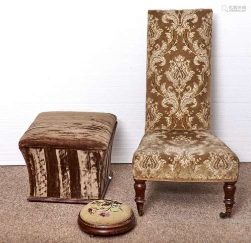 A VICTORIAN FLARED SQUARE FABRIC COVERED OTTOMAN AND DETACHABLE SEAT, ON MOULDED MAHOGANY BASE, 35CM
