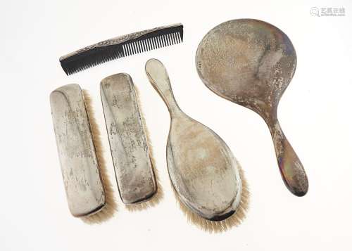 A GEORGE V SILVER BRUSH SET, BY W NEALE LTD, BIRMINGHAM 1925 AND A SILVER MOUNTED COMB (5)