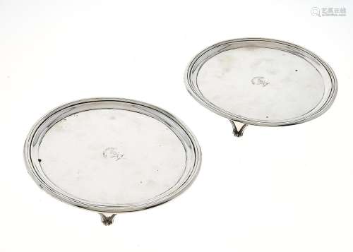 A PAIR OF SCOTTISH GEORGE III SILVER WAITERS, ON THREE FEET, CRESTED, 18CM DIA, BY MCHATTIE &