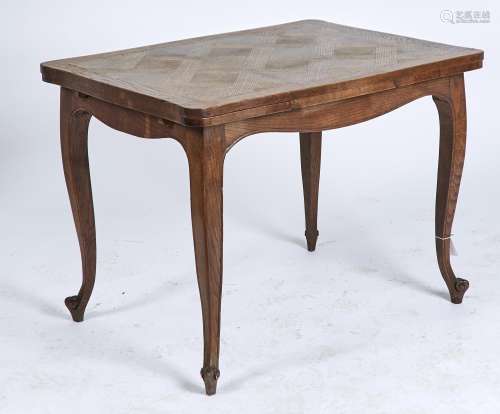 AN OAK AND PARQUETRY DRAW LEAF TABLE, C1950, OF SHAPED RECTANGULAR OUTLINE ON SLENDER CABRIOLE