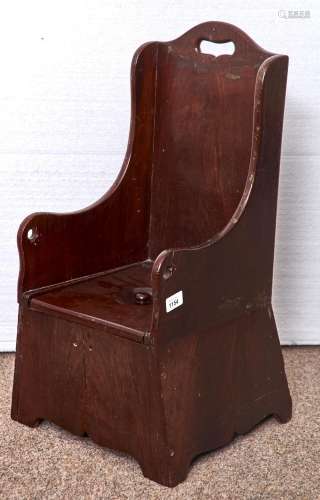 A GEORGE III MAHOGANY WINGBACK CHILD'S CHAIR, EARLY 19TH C, THE DETACHABLE BOARDED SEAT REVEALING