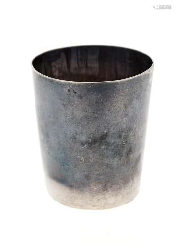 A CONTINENTAL SILVER BEAKER, POSSIBLY PORTUGUESE, EARLY 19TH C, THE UNDERSIDE ENGRAVED WITH
