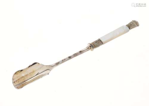 AN ELIZABETH II MOTHER OF PEARL HAFTED SILVER CHEESE SCOOP, MAKER RM, SHEFFIELD 2001, BOXED