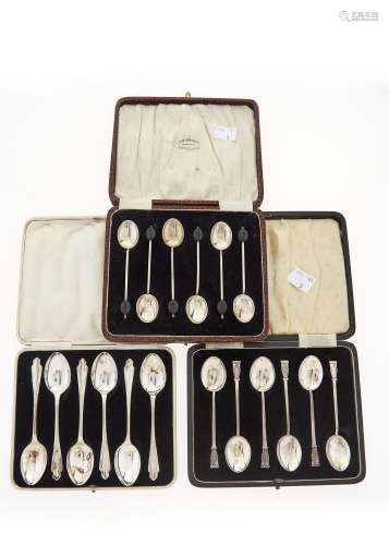 A SET OF SIX EDWARDIAN SILVER COFFEE SPOONS BY FRANCIS HOWARD, SHEFFIELD 1901 AND TWO OTHER CASED
