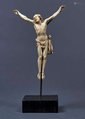 A CARVED IVORY CORPUS CHRISTI, PROBABLY FRENCH, 18TH/19TH C, THE PERIZONIUM WITH SEPARATE DRAPED