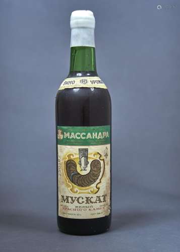 WINE. MASSENDRA (MACCAHAPA) MUSCAT, 1975, ONE BOTTLE Condition report