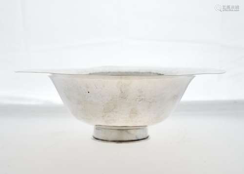 PETER MULLER-MUNK. A NORTH AMERICAN SILVER BOWL, RAISED FROM THE FLAT WITH ROUNDED SIDES AND