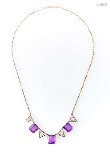 AN AMETHYST AND BAGUETTE WHITE STONE NECKLET, C1930, IN GOLD, 39.5CM L, UNMARKED, 10G Condition