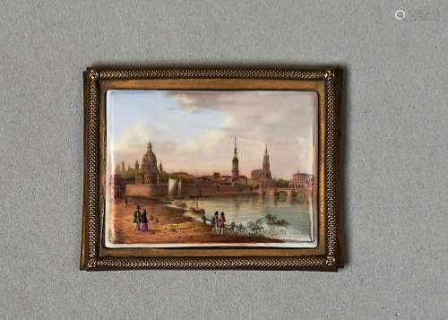 A MINIATURE GERMAN PORCELAIN PLAQUE PAINTED WITH A VIEW OF DRESDEN, 19TH C, 40 X 55MM, STAMPED BRASS