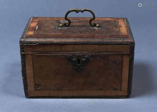 A GEORGE III WALNUT TEA CADDY, LATE 18TH C, CROSSBANDED AND LINE INLAID, BRASS HANDLES AND