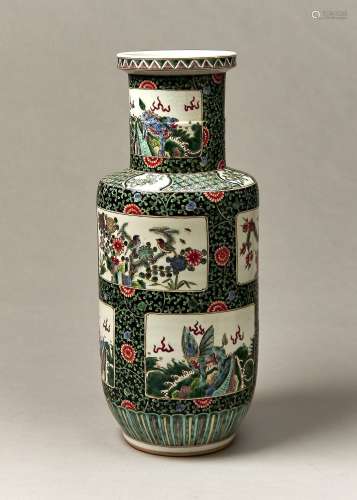 A CHINESE BLACK GROUND FAMILLE VERTE ROULEAU VASE, 20TH C, ENAMELLED IN TWO REGISTERS WITH OBLONG