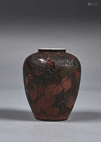 A JAPANESE PORCELAIN TOTAI-SHIPPO DECORATED JAR, MEIJI PERIOD, WITH FLOWERS AND PLANTS ON A BARK