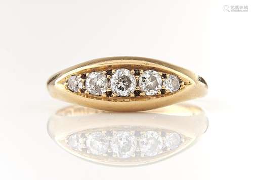 A FIVE STONE DIAMOND RING, WITH OLD CUT DIAMONDS, THAT TO THE CENTRE WEIGHING APPROX 0.10CT, IN 18CT