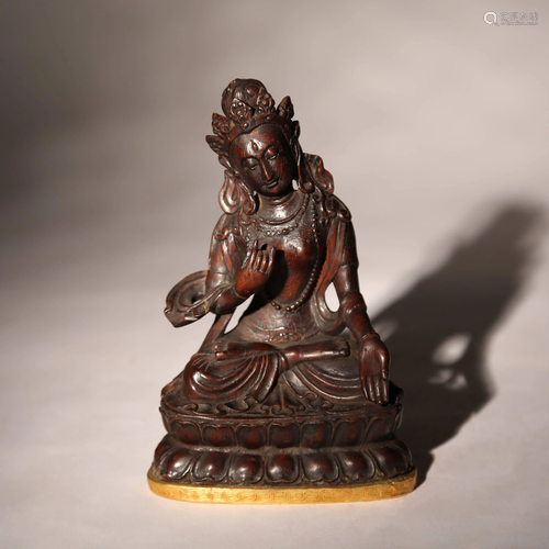 Sitting statue of Aloes Guanyin from the 18th century